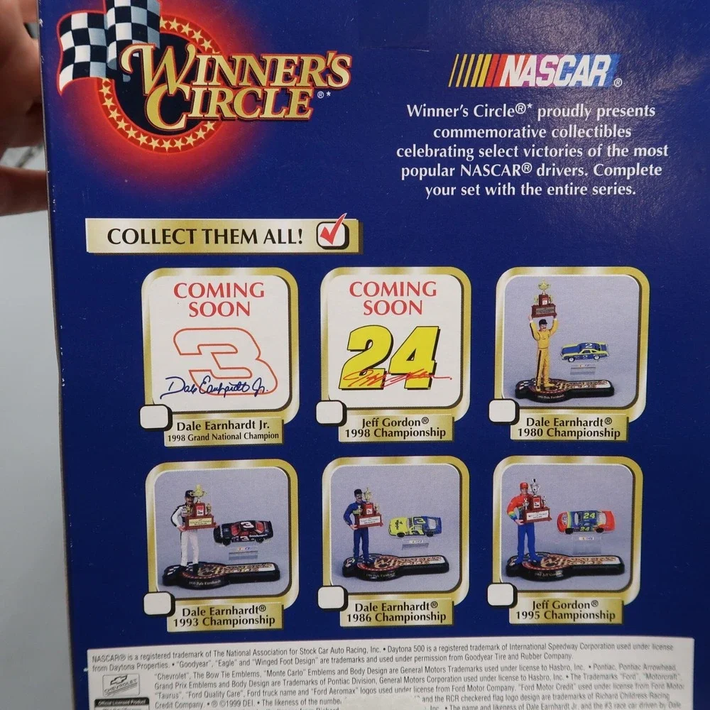 Winner’s Circle welcome pocket